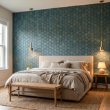 Snowdrop Cadet Blue dekoratives Holz-Wandpaneel hinter dem Bett im Schlafzimmer